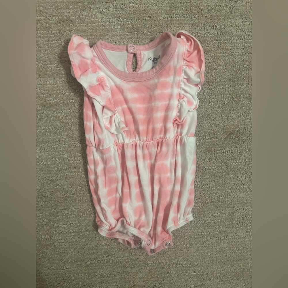 EUC Kyte Baby Light Pink Rip Tide Bubble Romper (0-3M)